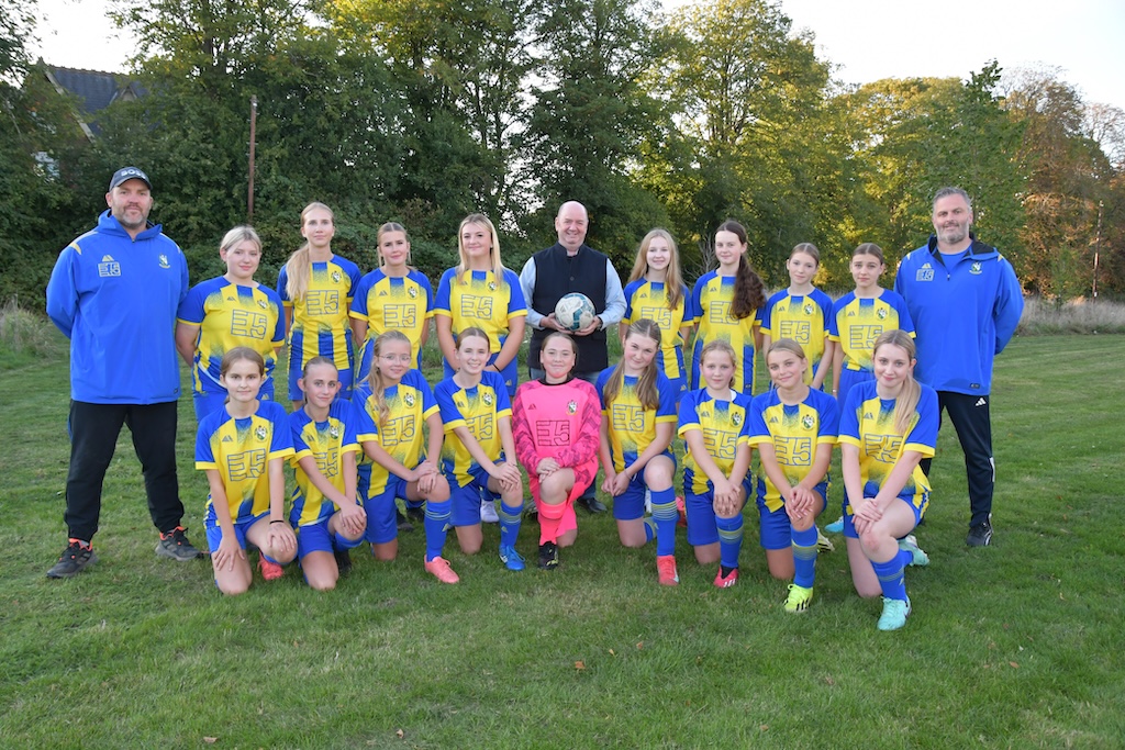 Market-Rasen-U14-girls-with-L-R-manager-Rob-Logan-Kevin-Stevens-from-E5-and-joint-club-manager-Ross-Freeman